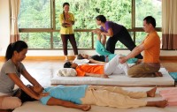 En classe de massage à Chiang Mai